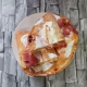 Zatvorena pica sa pečenicom