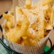 Pomfrit sa parmezanom i čedarom