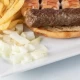 Ćevapi sa lukom i pomfritom 200g