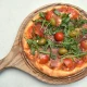 Pizza sa njeguškim pršutom velika