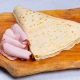 Palačinka sa pečenicom i kačkavaljem