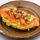 Avokado tost + losos